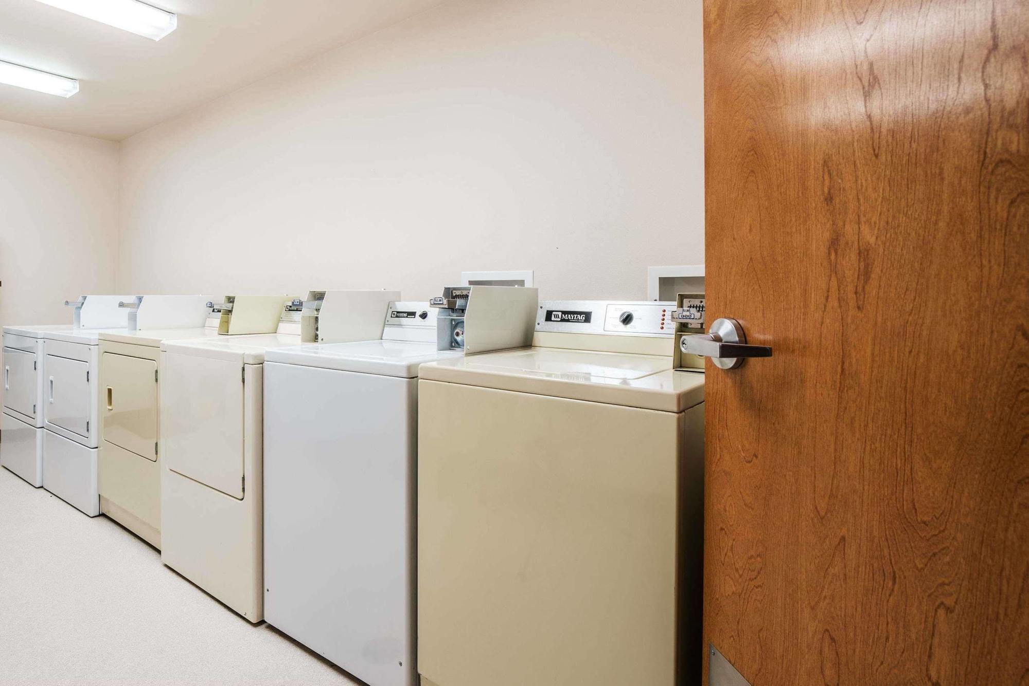 Homestead Inn And Suites Hardin Extérieur photo